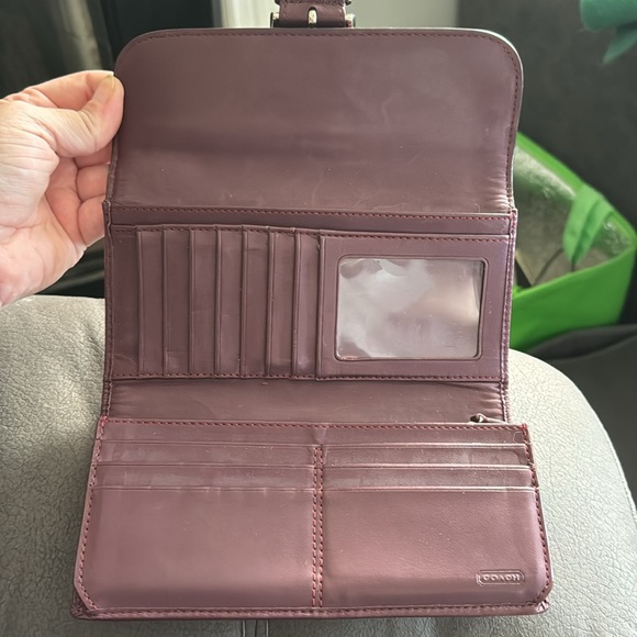 Maroon Coach wallet - Picture 3 of 4